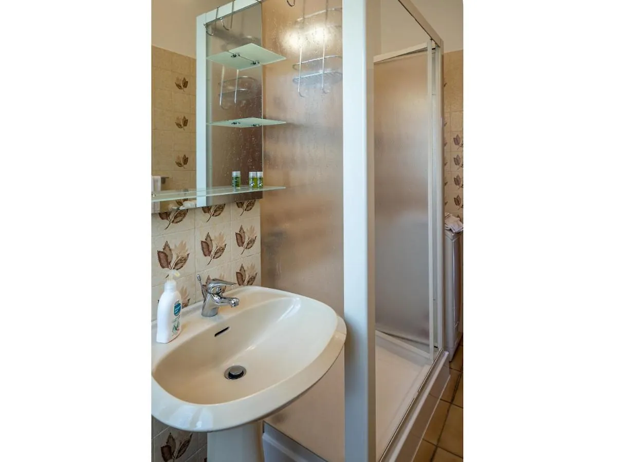 Lakeside Apartment With Balcony And Lake View Gravedona - Larihome A23 0*,
